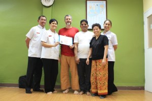 Receiving one of my certificates at Wat Pho School.