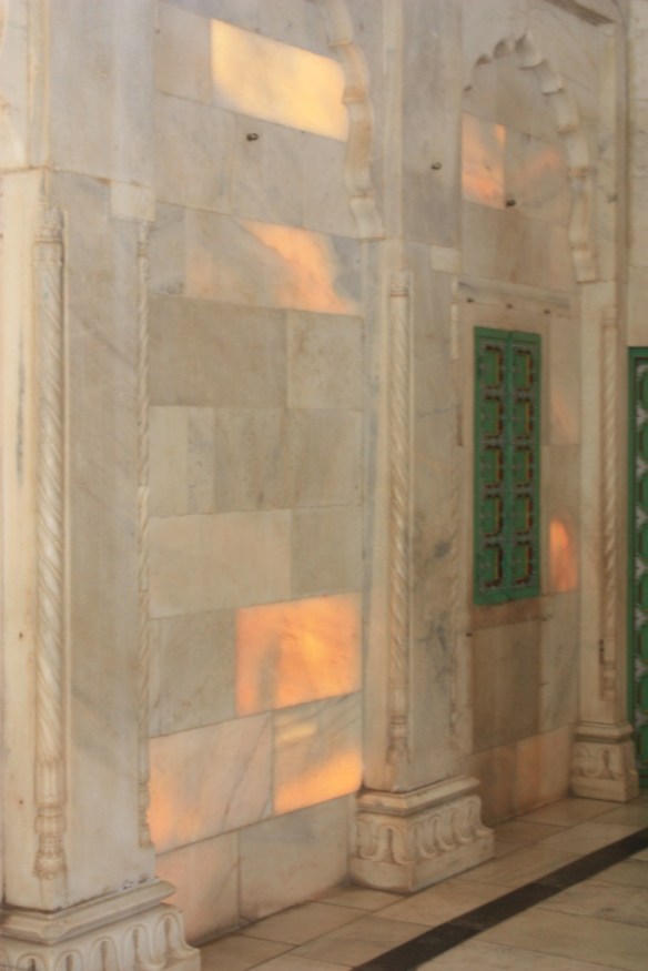 What light through yonder wall breaks