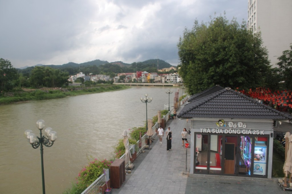 From the elevated platform of the Cao Bang Riverwalk, looking south down the Bang River.