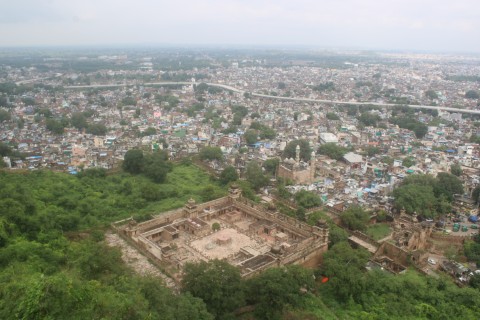 Gwalior city with fortifications and mosque.
