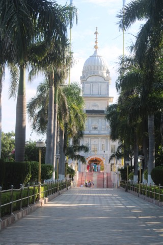 Gurudwara Data Bandi Chhod Sahib in Gwalior on the Fort Hill (Gopachal.) Taken from the front.