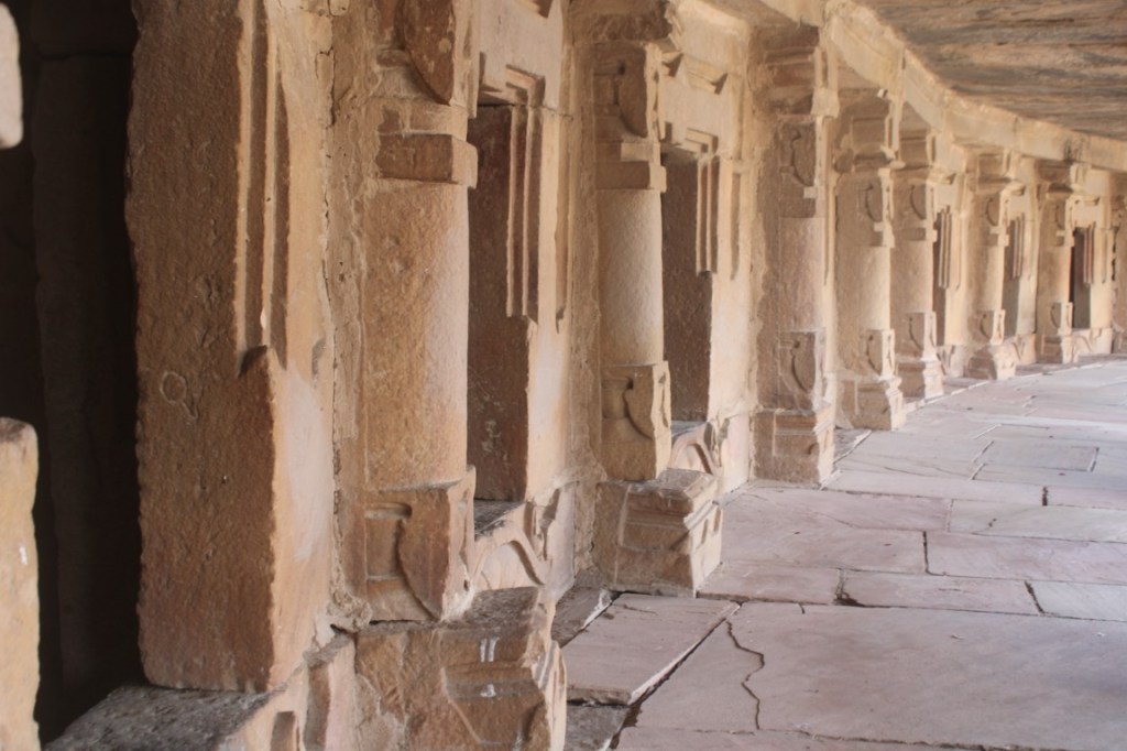 Ekattarso Mahadev Mandir (a.k.a. Chausath Yogini Temple); Morena; north of Gwalior in Madhya Pradesh, India. Ring of meditation cells inside the temple.