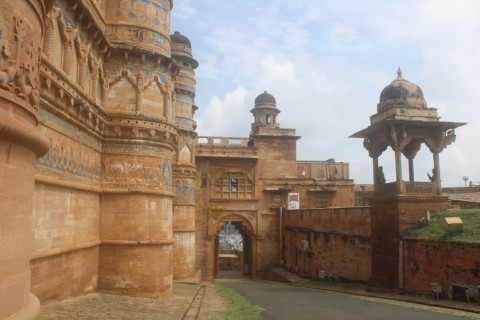 A photograph taken at the Gwalior Fort that includes wall and gate of the Man Mandir.