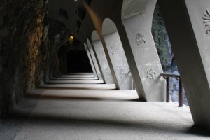Photograph taken in the "Tunnel of Nine Turns" (九曲洞) in Taroko Gorge (太鲁阁.)