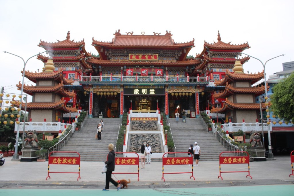 Photograph of the front facade of the Zuoying Chiming Temple in Kaohsiung, Taiwan's Zuoying District.