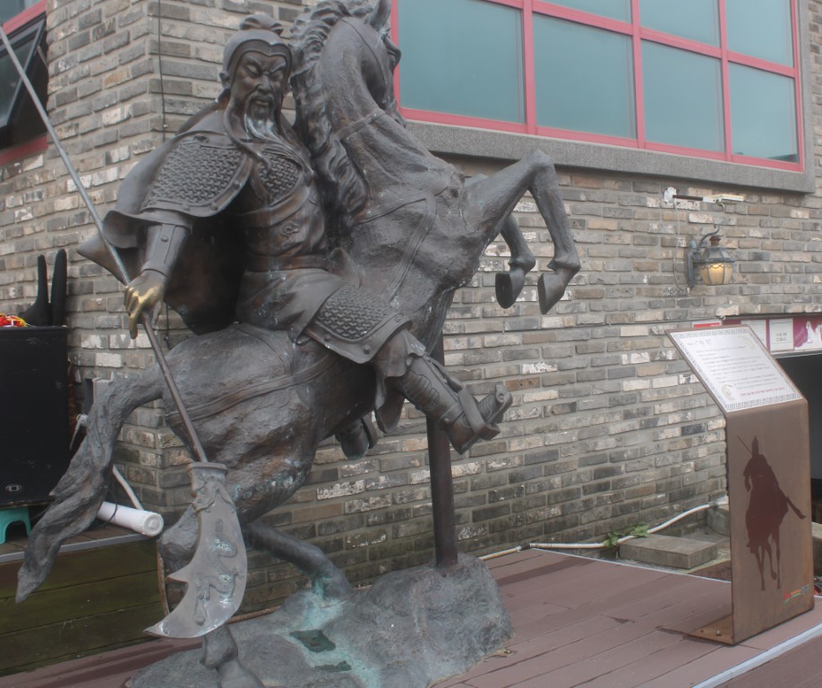 Photograph of a statue of Guan Yu taken in Incheon, Korea's Chinatown.