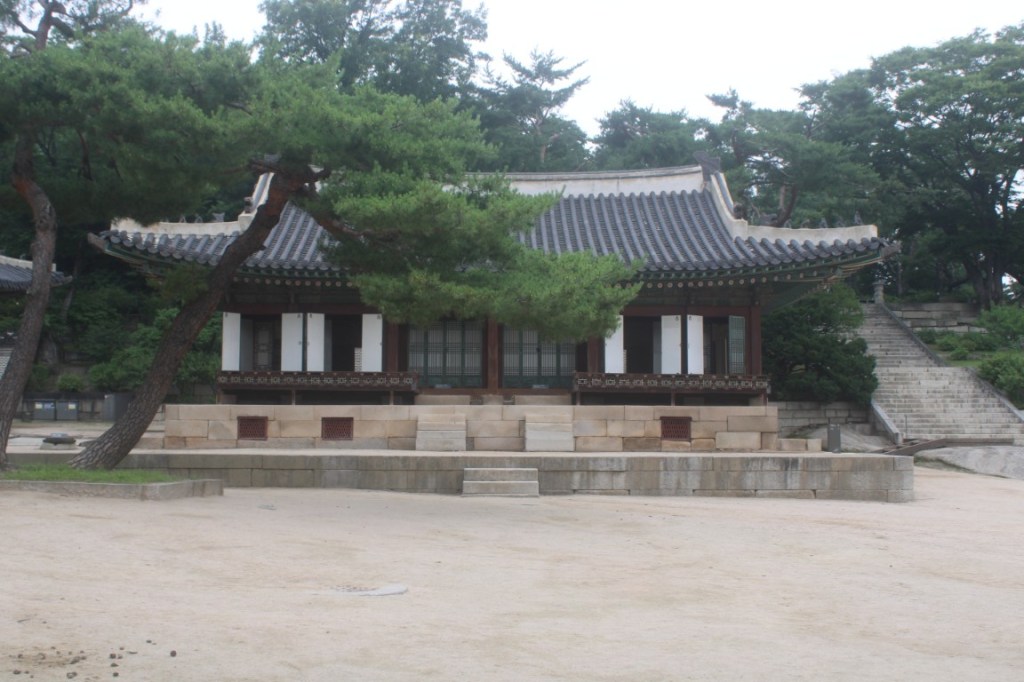 Photograph of the Yanghwadang taken at Changgyeonggung Palace in Seoul, South Korea.