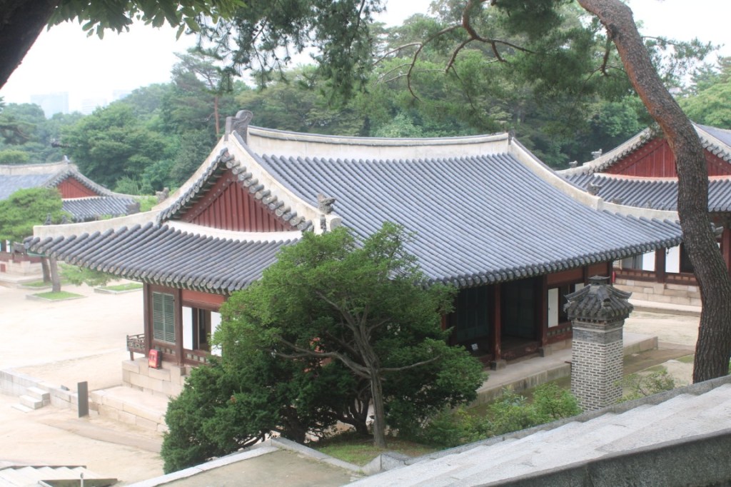 Photograph of the Yanghwadang taken at Changgyeonggung Palace in Seoul, South Korea.