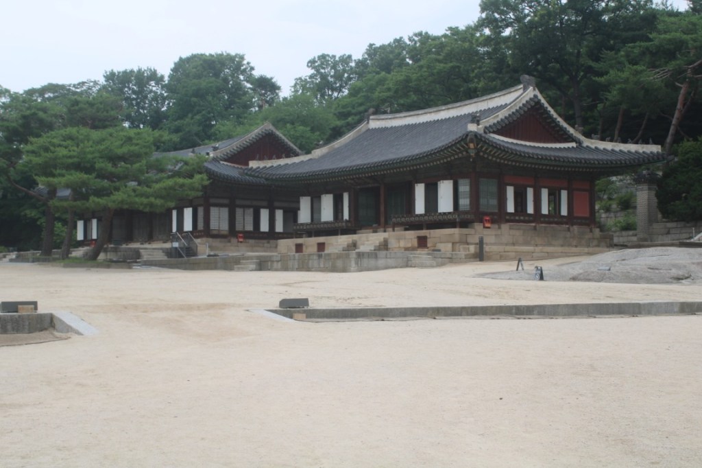 Photograph of the Yanghwadang taken at Changgyeonggung Palace in Seoul, South Korea.