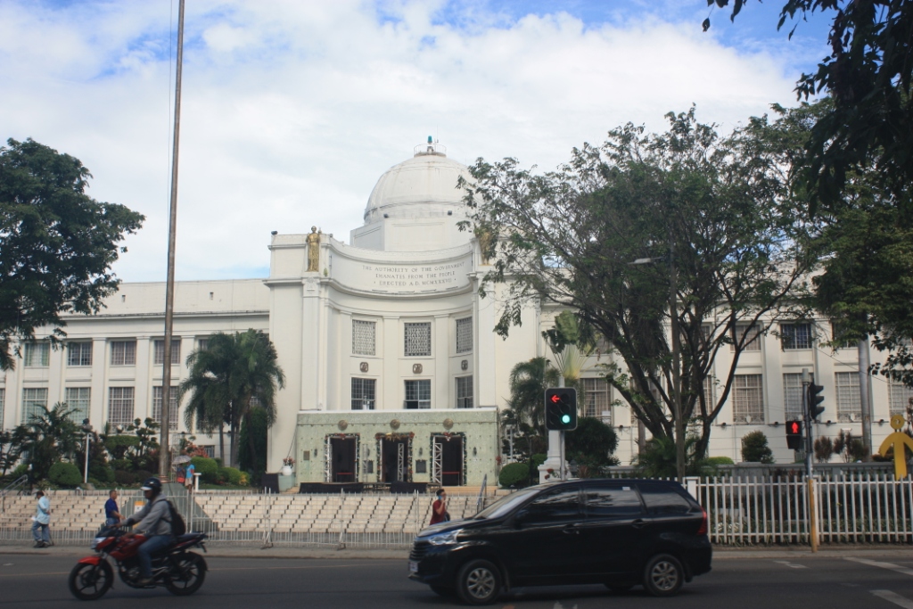 Photograph of the Cebu Provincial Capital (Kapitolyo sa Sugbo) in Cebu City, Philippines. 