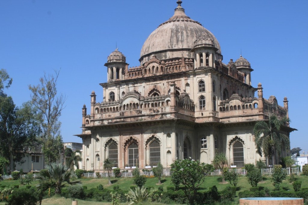 Photograph of Saadat Ali Khan's tomb in a park in Lucknow's Qaisar Bagh.