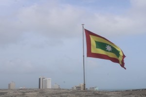 Photograph of the flag of Cartagena (a.k.a. La Cuadrilonga) flying over San Felipe Fort in Cartagena, Colombia. 