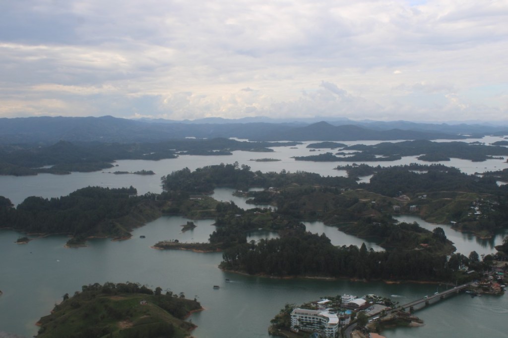 Photograph of the reservoir lake (El Embalse Peñol‑Guatapé)
taken from atop El Peñón de Guatapé.